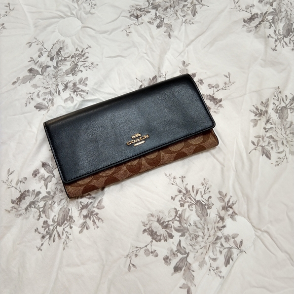Coach Handbags - Coach 88024 Signature Tri-fold Wallet Ltr/Canvas